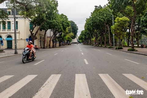 Hà Nội mùa này vắng những... người đi - Ảnh 5. Hà Nội mùa này vắng những... người đi - Ảnh 5.