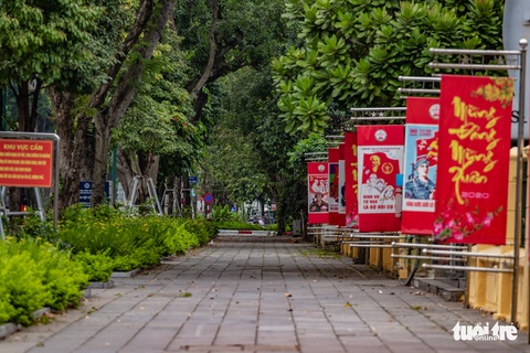 Hà Nội mùa này vắng những... người đi - Ảnh 10. Hà Nội mùa này vắng những... người đi - Ảnh 10.