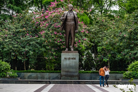 Hà Nội mùa này vắng những... người đi - Ảnh 3. Hà Nội mùa này vắng những... người đi - Ảnh 3.