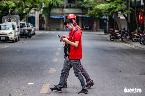 Hà Nội mùa này vắng những... người đi - Ảnh 14. Hà Nội mùa này vắng những... người đi - Ảnh 14.