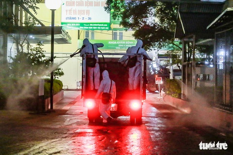 Binh chủng Hóa học phun khử trùng ổ dịch nguy hiểm nhất cả nước - Ảnh 2. Binh chủng Hóa học phun khử trùng ổ dịch nguy hiểm nhất cả nước - Ảnh 2.