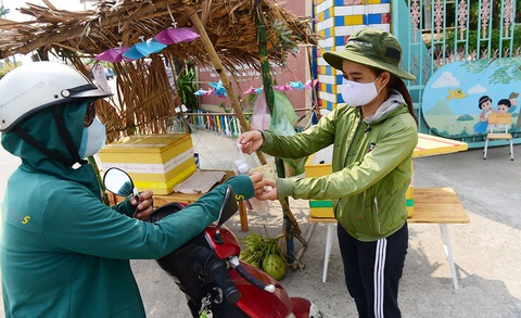 Hỗ trợ lao động tự do sống qua mùa dịch - Ảnh 1. Hỗ trợ lao động tự do sống qua mùa dịch - Ảnh 1.