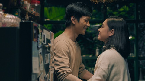 Hồng và Ngạn Mắt biếc đoàn tụ trong MV Sau này hãy gặp lại nhau khi hoa nở - Ảnh 8. Hồng và Ngạn Mắt biếc đoàn tụ trong MV Sau này hãy gặp lại nhau khi hoa nở - Ảnh 8.