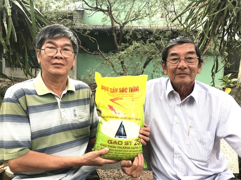 Hai anh em anh hùng cùng cây lúa - con tôm - Ảnh 1. Hai anh em anh hùng cùng cây lúa - con tôm - Ảnh 1.