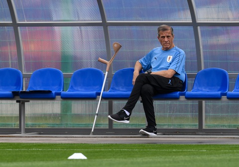 HLV Oscar Tabarez mất việc ở tuyển Uruguay sau 14 năm gắn bó vì COVID-19 - Ảnh 1. HLV Oscar Tabarez mất việc ở tuyển Uruguay sau 14 năm gắn bó vì COVID-19 - Ảnh 1.
