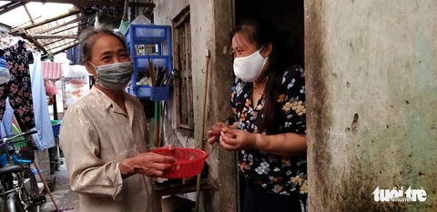 Xóm chạy thận đối diện ổ dịch: Chạy thận xong, đêm về nằm lo - Ảnh 7. Xóm chạy thận đối diện ổ dịch: Chạy thận xong, đêm về nằm lo - Ảnh 7.