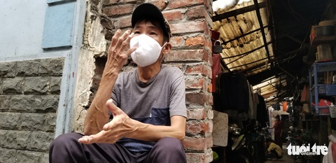 Xóm chạy thận đối diện ổ dịch: Chạy thận xong, đêm về nằm lo - Ảnh 1. Xóm chạy thận đối diện ổ dịch: Chạy thận xong, đêm về nằm lo - Ảnh 1.
