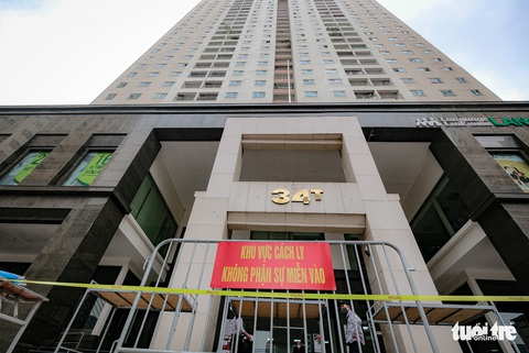 Cách ly, phun khử trùng chung cư 400 hộ có người nhiễm COVID-19 ở Hà Nội - Ảnh 1. Cách ly, phun khử trùng chung cư 400 hộ có người nhiễm COVID-19 ở Hà Nội - Ảnh 1.