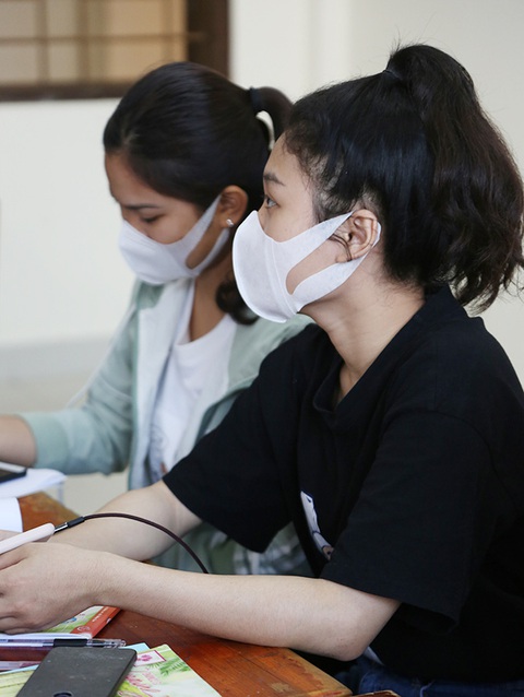 Sinh viên Duy Tân phòng chống dịch COVID-19 trong ngày đầu trở lại trường - Ảnh 10. Sinh viên Duy Tân phòng chống dịch COVID-19 trong ngày đầu trở lại trường - Ảnh 10.
