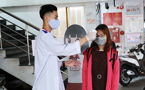 Sinh viên Duy Tân phòng chống dịch COVID-19 trong ngày đầu trở lại trường - Ảnh 2. Sinh viên Duy Tân phòng chống dịch COVID-19 trong ngày đầu trở lại trường - Ảnh 2.