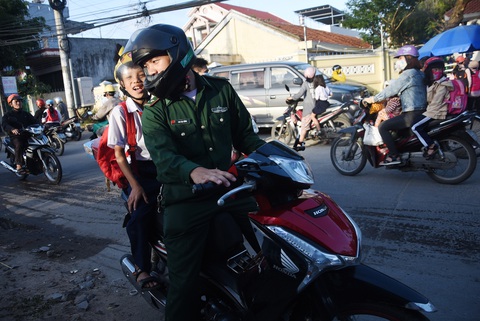 Đứa con nuôi của đồn biên phòng - Ảnh 4. Đứa con nuôi của đồn biên phòng - Ảnh 4.