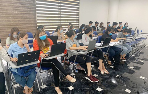 Sinh viên Duy Tân phòng chống dịch COVID-19 trong ngày đầu trở lại trường - Ảnh 7. Sinh viên Duy Tân phòng chống dịch COVID-19 trong ngày đầu trở lại trường - Ảnh 7.