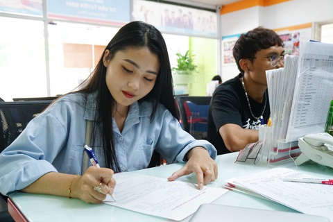 Hoàn tất điểm 5 học kỳ, thí sinh có thể nộp hồ sơ xét tuyển học bạ vào UEF - Ảnh 1. Hoàn tất điểm 5 học kỳ, thí sinh có thể nộp hồ sơ xét tuyển học bạ vào UEF - Ảnh 1.