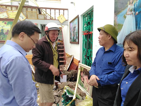 2.700 nhà dân tan hoang do mưa đá và dông tại các tỉnh phía Bắc - Ảnh 1. 2.700 nhà dân tan hoang do mưa đá và dông tại các tỉnh phía Bắc - Ảnh 1.