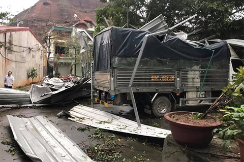2.700 nhà dân tan hoang do mưa đá và dông tại các tỉnh phía Bắc - Ảnh 4. 2.700 nhà dân tan hoang do mưa đá và dông tại các tỉnh phía Bắc - Ảnh 4.