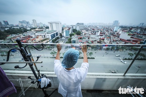 Bạch Mai trầm lắng giữa cách ly, bác sĩ vẫn tận tâm chiến đấu vì bệnh nhân - Ảnh 16. Bạch Mai trầm lắng giữa cách ly, bác sĩ vẫn tận tâm chiến đấu vì bệnh nhân - Ảnh 16.