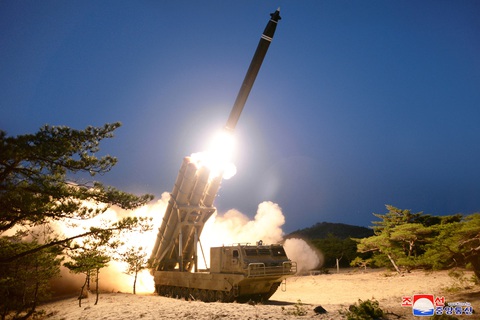Rodong Sunmun: Triều Tiên thử thành công hệ thống phóng tên lửa đa nòng siêu lớn - Ảnh 1. Rodong Sunmun: Triều Tiên thử thành công hệ thống phóng tên lửa đa nòng siêu lớn - Ảnh 1.