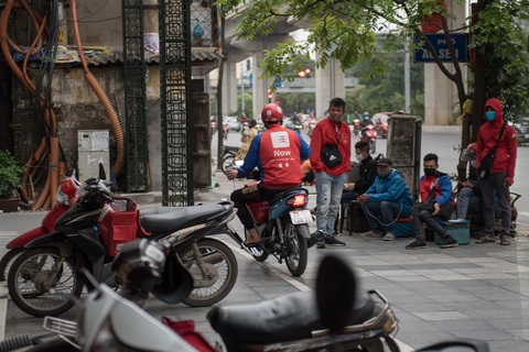 Mua bán take away: sáng tạo cả dụng cụ thu tiền để tránh lây COVID -19 - Ảnh 10. Mua bán take away: sáng tạo cả dụng cụ thu tiền để tránh lây COVID -19 - Ảnh 10.