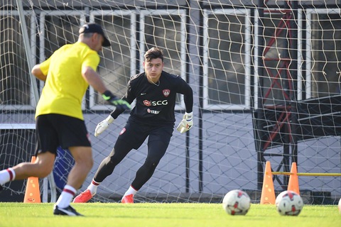 Đã rõ lý do Văn Lâm mất suất bắt chính ở Muangthong United - Ảnh 1. Đã rõ lý do Văn Lâm mất suất bắt chính ở Muangthong United - Ảnh 1.