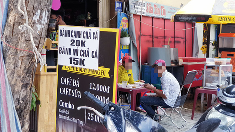 Nhiều quán ăn, cà phê vỉa hè lách quy định, vẫn mở cửa đón khách - Ảnh 4. Nhiều quán ăn, cà phê vỉa hè lách quy định, vẫn mở cửa đón khách - Ảnh 4.