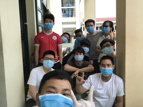 Mở sạp tạp hóa, tấu hài để lạc quan hơn trong khu cách ly tập trung - Ảnh 3. Mở sạp tạp hóa, tấu hài để lạc quan hơn trong khu cách ly tập trung - Ảnh 3.
