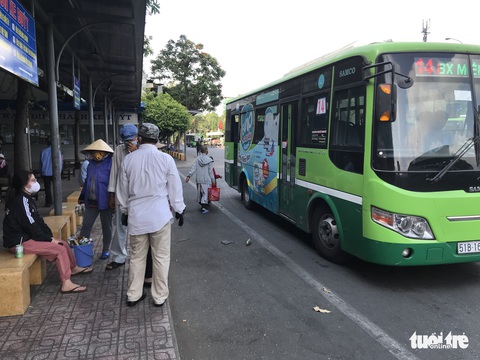 Tạm ngừng toàn bộ xe buýt tại TP.HCM trong 2 tuần - Ảnh 1. Tạm ngừng toàn bộ xe buýt tại TP.HCM trong 2 tuần - Ảnh 1.