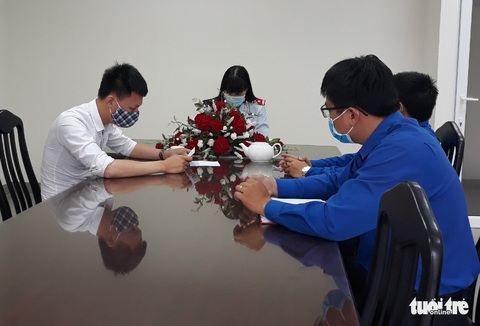 Cào phím viết còm Có mấy đứa trốn ra ngoài luôn rồi, nộp phạt 10 triệu - Ảnh 1. Cào phím viết còm Có mấy đứa trốn ra ngoài luôn rồi, nộp phạt 10 triệu - Ảnh 1.