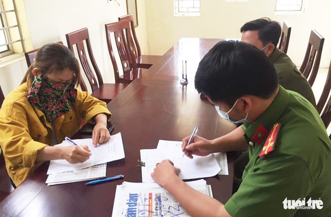 Chị bán cá rao: ‘Chợ đóng hết rồi, ai ăn mình ship, thế là công an ship - Ảnh 1. Chị bán cá rao: ‘Chợ đóng hết rồi, ai ăn mình ship, thế là công an ship - Ảnh 1.