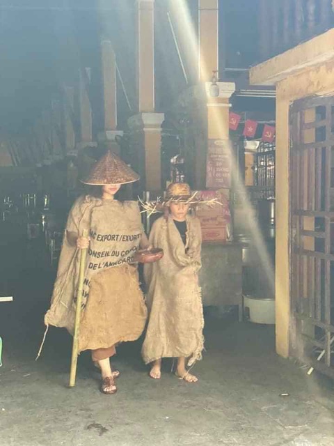 Đã rõ tên tuổi nhóm ‘cái bang’ đi... xe hơi gây xôn xao dư luận - Ảnh 1. Đã rõ tên tuổi nhóm ‘cái bang’ đi... xe hơi gây xôn xao dư luận - Ảnh 1.
