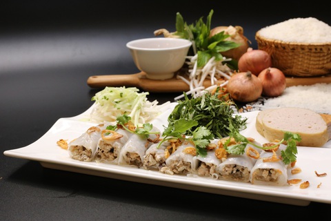 Khách sạn linh hoạt kinh doanh ẩm thực thời COVID-19 - Ảnh 1. Khách sạn linh hoạt kinh doanh ẩm thực thời COVID-19 - Ảnh 1.