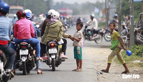 Xem xét đưa người lang thang vào trung tâm hỗ trợ xã hội để phòng COVID-19 - Ảnh 1. Xem xét đưa người lang thang vào trung tâm hỗ trợ xã hội để phòng COVID-19 - Ảnh 1.
