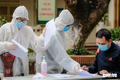 Sau 10 phút, người dân có kết quả xét nghiệm COVID-19 - Ảnh 3. Sau 10 phút, người dân có kết quả xét nghiệm COVID-19 - Ảnh 3.