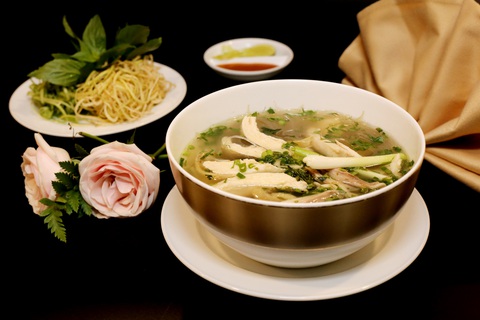 Khách sạn linh hoạt kinh doanh ẩm thực thời COVID-19 - Ảnh 11. Khách sạn linh hoạt kinh doanh ẩm thực thời COVID-19 - Ảnh 11.
