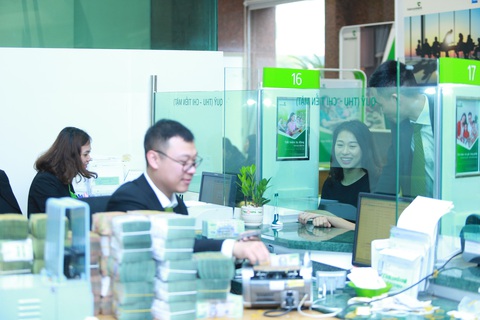 Bất kể COVID-19, lợi nhuận các ngân hàng vẫn đạt vài ngàn tỉ - Ảnh 1. Bất kể COVID-19, lợi nhuận các ngân hàng vẫn đạt vài ngàn tỉ - Ảnh 1.