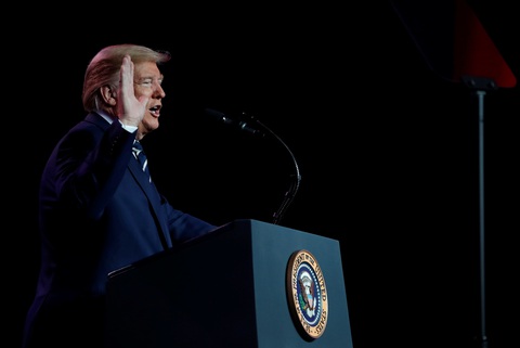 Ông Trump dành lương quý IV quyên góp chống dịch virus corona - Ảnh 1. Ông Trump dành lương quý IV quyên góp chống dịch virus corona - Ảnh 1.