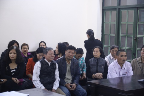 Hoãn phiên tòa xét xử chủ của nhà trọ cháy khiến 2 vợ chồng chết - Ảnh 2. Hoãn phiên tòa xét xử chủ của nhà trọ cháy khiến 2 vợ chồng chết - Ảnh 2.