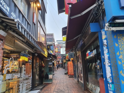 Cận cảnh Itaewon của Itaewon Class: quán Danbam, tiệm cafe Việt, phố Quy Nhơn - Ảnh 13. Cận cảnh Itaewon của Itaewon Class: quán Danbam, tiệm cafe Việt, phố Quy Nhơn - Ảnh 13.