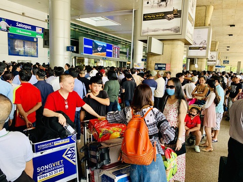 TP.HCM kiến nghị Bộ Y tế về tình trạng khách quốc tế đến TP qua nước trung gian - Ảnh 1. TP.HCM kiến nghị Bộ Y tế về tình trạng khách quốc tế đến TP qua nước trung gian - Ảnh 1.