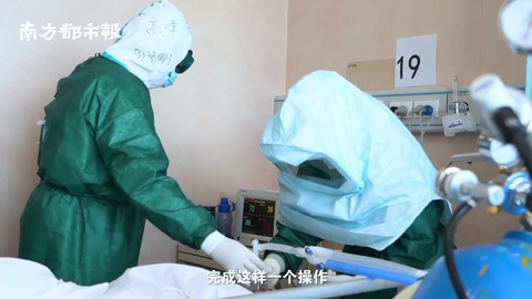 Đội bác sĩ cảm tử giành giật mạng sống cho từng bệnh nhân corona - Ảnh 1. Đội bác sĩ cảm tử giành giật mạng sống cho từng bệnh nhân corona - Ảnh 1.