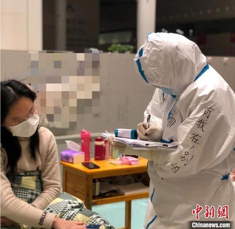 Những lá thư xúc động của bệnh nhân tri ân y bác sĩ họ không nhìn thấy mặt - Ảnh 2. Những lá thư xúc động của bệnh nhân tri ân y bác sĩ họ không nhìn thấy mặt - Ảnh 2.