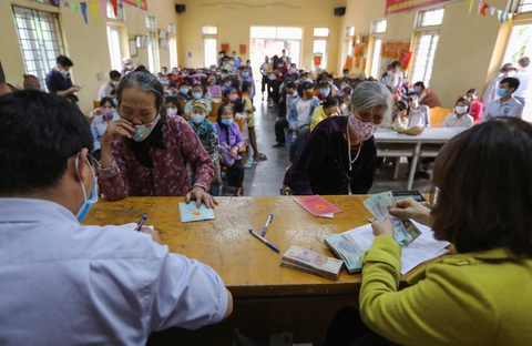 Dân Sơn Lôi vui mừng khôn xiết khi hết bị cách ly - Ảnh 1. Dân Sơn Lôi vui mừng khôn xiết khi hết bị cách ly - Ảnh 1.