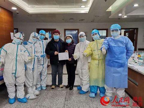 Những lá thư xúc động của bệnh nhân tri ân y bác sĩ họ không nhìn thấy mặt - Ảnh 1. Những lá thư xúc động của bệnh nhân tri ân y bác sĩ họ không nhìn thấy mặt - Ảnh 1.