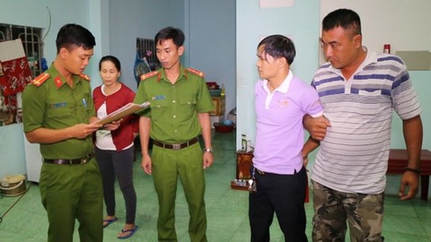 Khởi tố đối tượng giả trung tá công an lừa tiền, lừa tình phụ nữ - Ảnh 2. Khởi tố đối tượng giả trung tá công an lừa tiền, lừa tình phụ nữ - Ảnh 2.