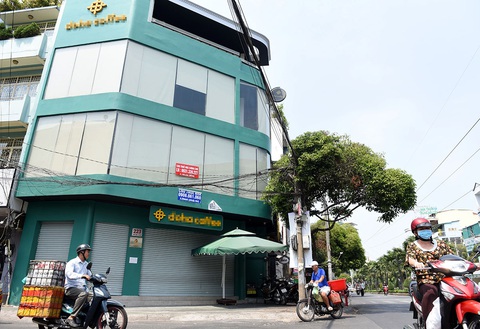 Hàng loạt cửa hàng ăn uống đóng cửa - Ảnh 2. Hàng loạt cửa hàng ăn uống đóng cửa - Ảnh 2.