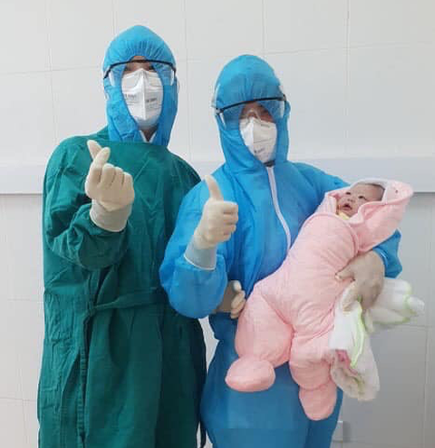 Một em bé chào đời trong khu cách ly ngừa dịch COVID-19 ở Hà Nội - Ảnh 1. Một em bé chào đời trong khu cách ly ngừa dịch COVID-19 ở Hà Nội - Ảnh 1.