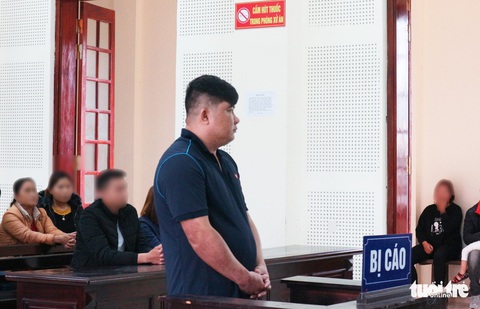 Mang 10 lít xăng đốt nhà người tình, lĩnh 13 năm tù - Ảnh 1. Mang 10 lít xăng đốt nhà người tình, lĩnh 13 năm tù - Ảnh 1.