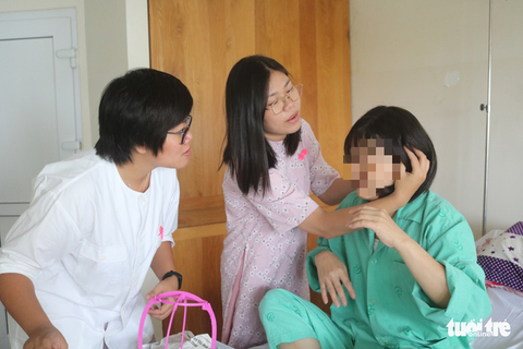 Hơn 2.500 người trao tặng tóc thật cho bệnh nhân ung thư vú - Ảnh 1. Hơn 2.500 người trao tặng tóc thật cho bệnh nhân ung thư vú - Ảnh 1.