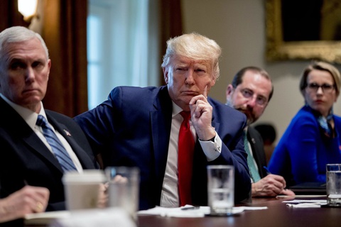 Ông Trump: Mấy tuần rồi tôi không sờ tay lên mặt. Nhớ lắm! - Ảnh 2. Ông Trump: Mấy tuần rồi tôi không sờ tay lên mặt. Nhớ lắm! - Ảnh 2.