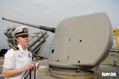 Bên trong tuần dương hạm USS Bunker Hill đang ghé thăm Đà Nẵng - Ảnh 6. Bên trong tuần dương hạm USS Bunker Hill đang ghé thăm Đà Nẵng - Ảnh 6.