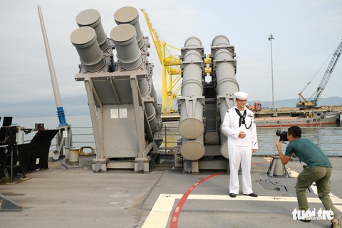 Bên trong tuần dương hạm USS Bunker Hill đang ghé thăm Đà Nẵng - Ảnh 7. Bên trong tuần dương hạm USS Bunker Hill đang ghé thăm Đà Nẵng - Ảnh 7.